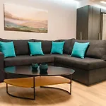Elegant Decorated House - Free Private Parking!