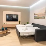 Elegant Decorated House - Free Private Parking!
